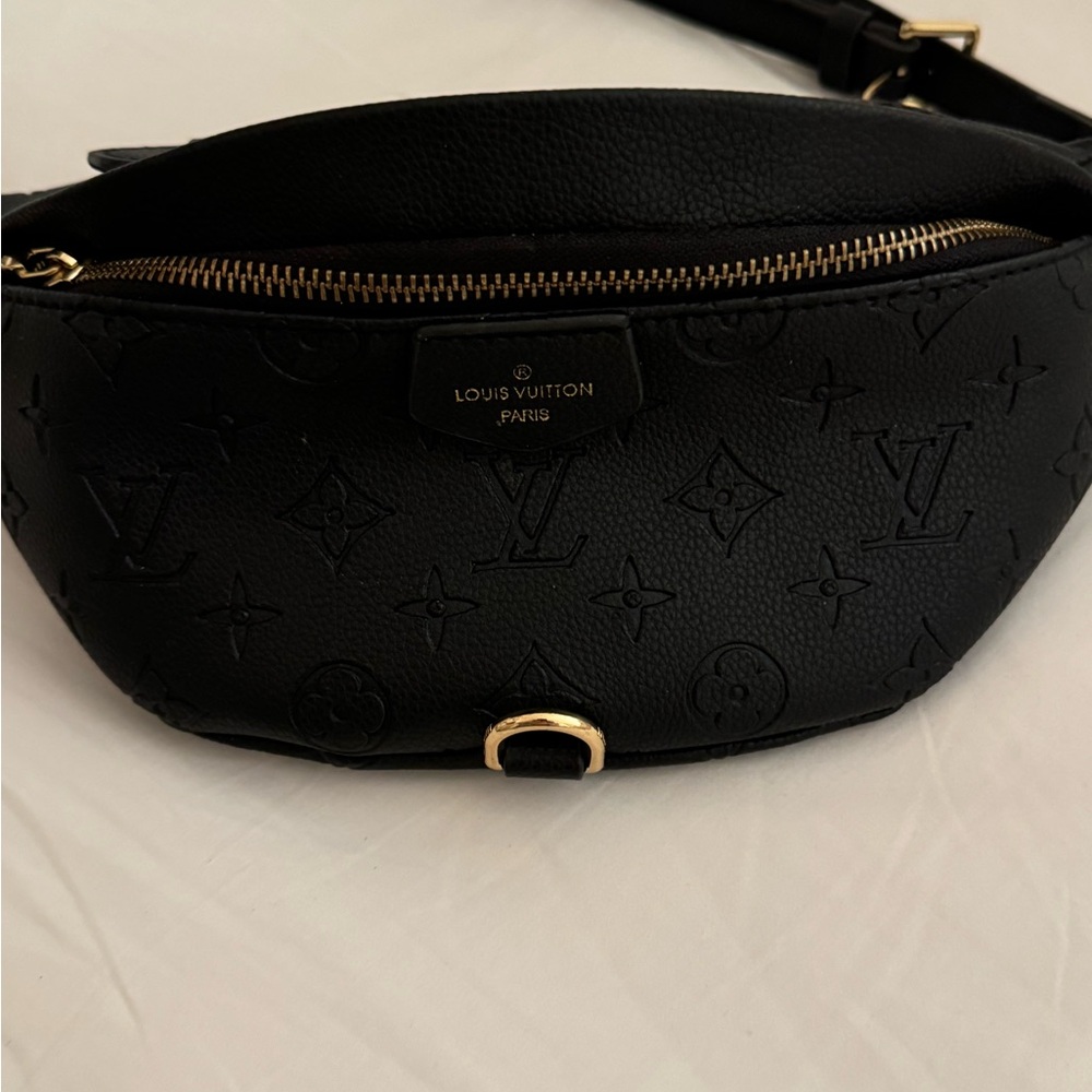 Louis Vuitton Fanny pack or sling